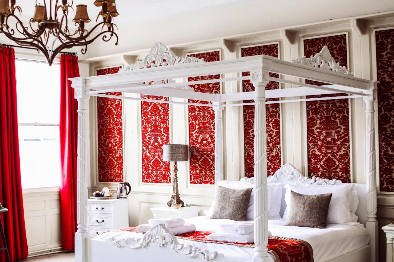 The Old Crown Coaching Inn 스윈던 외부 사진