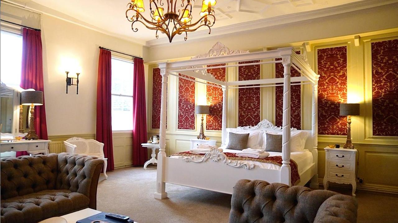 The Old Crown Coaching Inn 스윈던 외부 사진