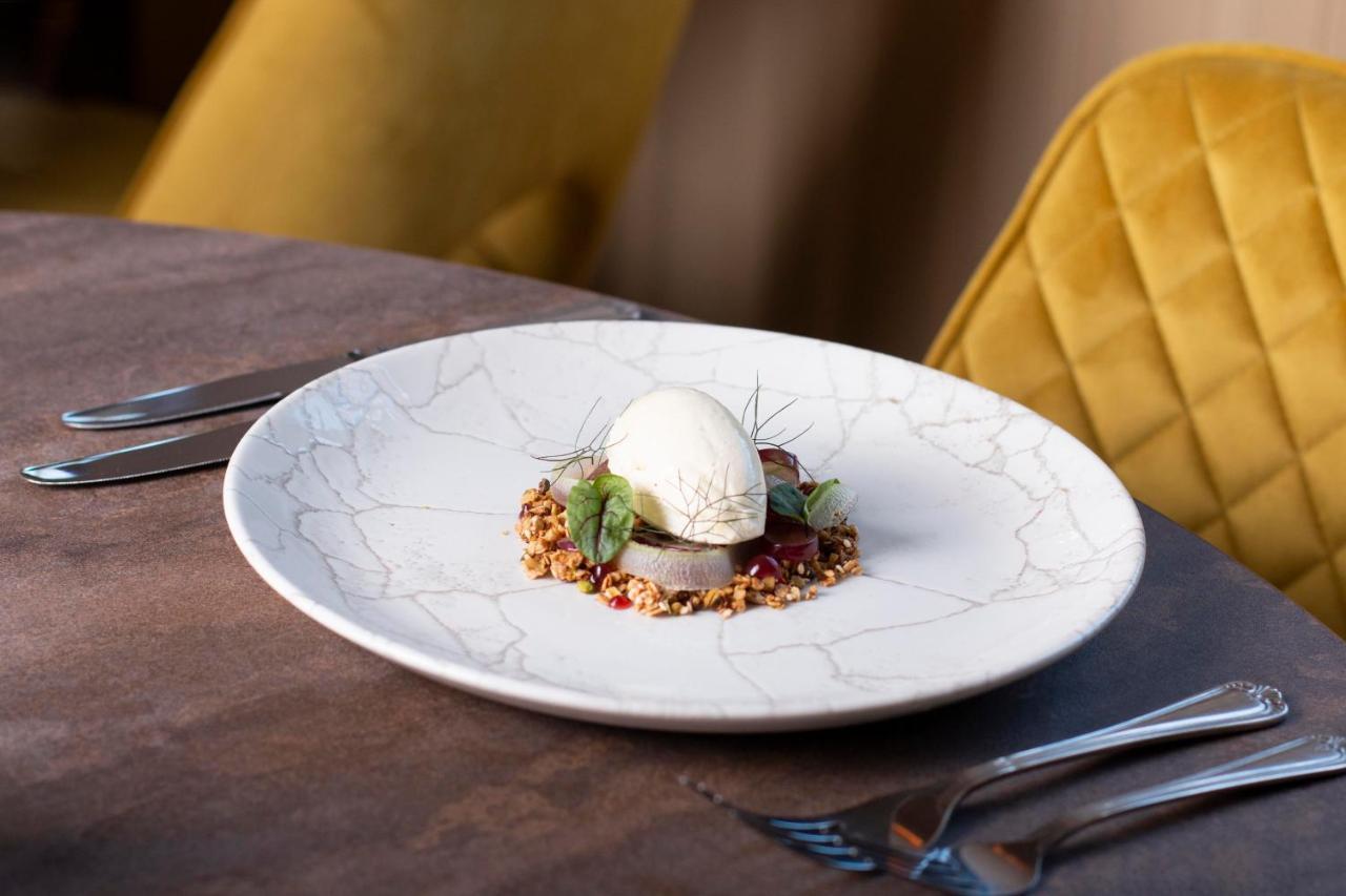 The Old Crown Coaching Inn 스윈던 외부 사진