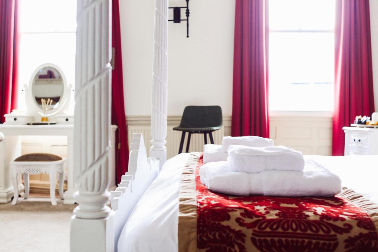 The Old Crown Coaching Inn 스윈던 외부 사진