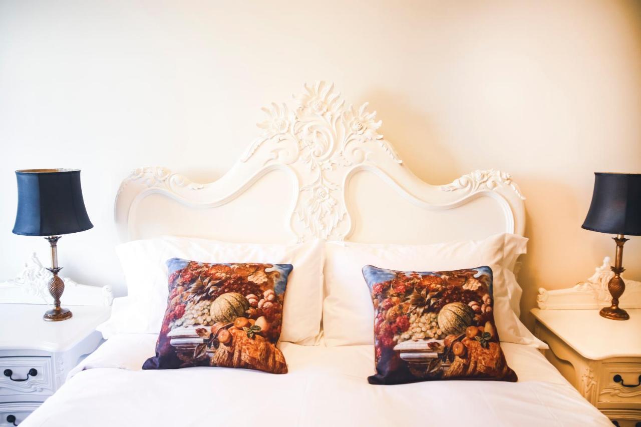 The Old Crown Coaching Inn 스윈던 외부 사진