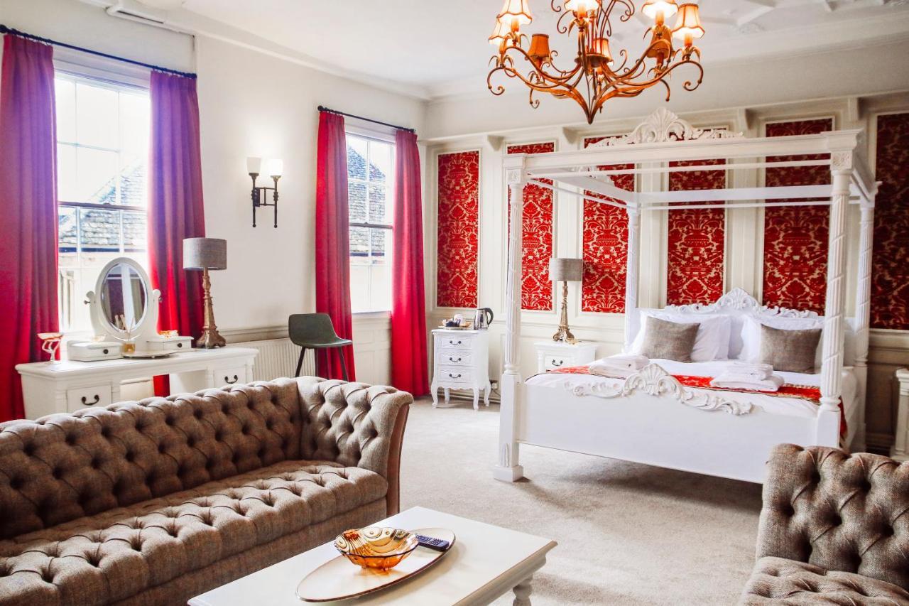 The Old Crown Coaching Inn 스윈던 외부 사진
