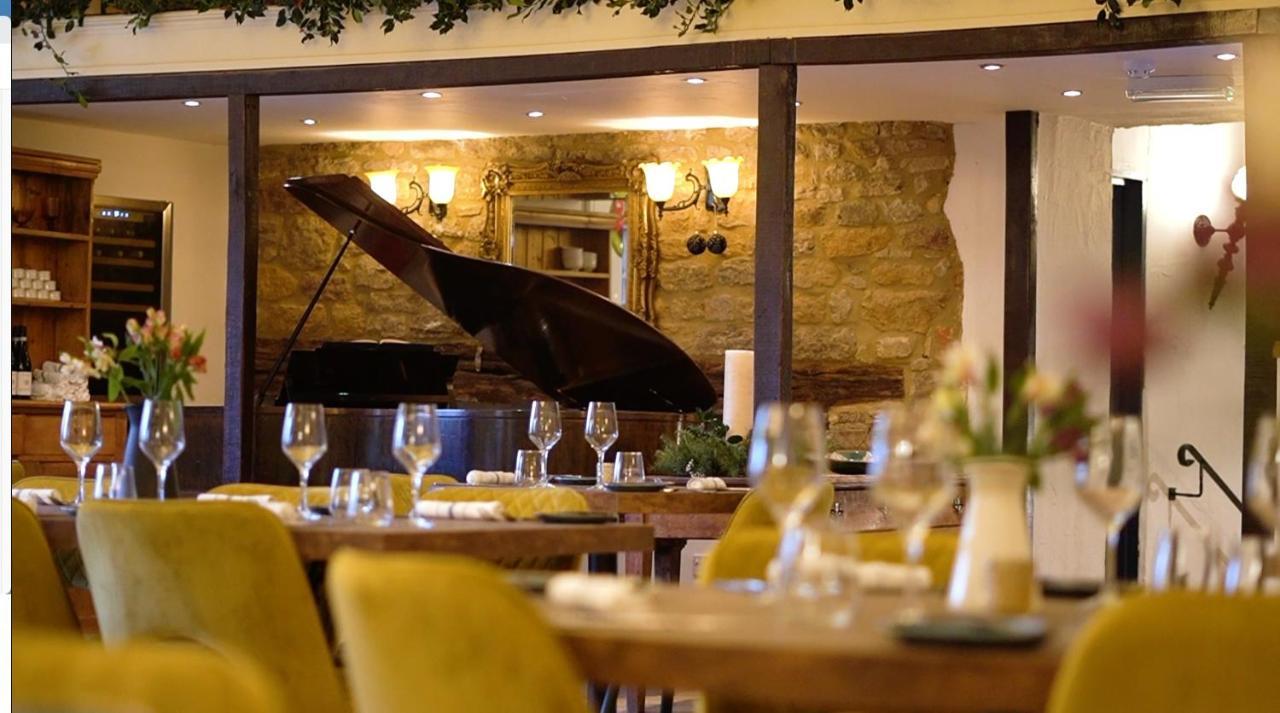 The Old Crown Coaching Inn 스윈던 외부 사진