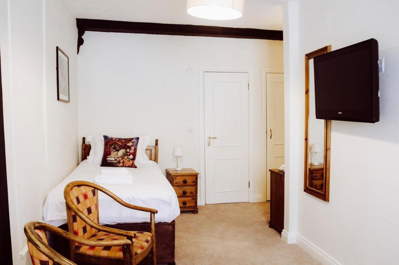 The Old Crown Coaching Inn 스윈던 외부 사진