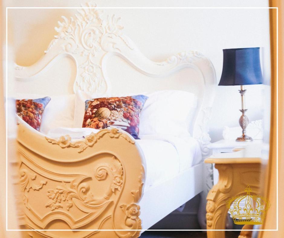 The Old Crown Coaching Inn 스윈던 외부 사진
