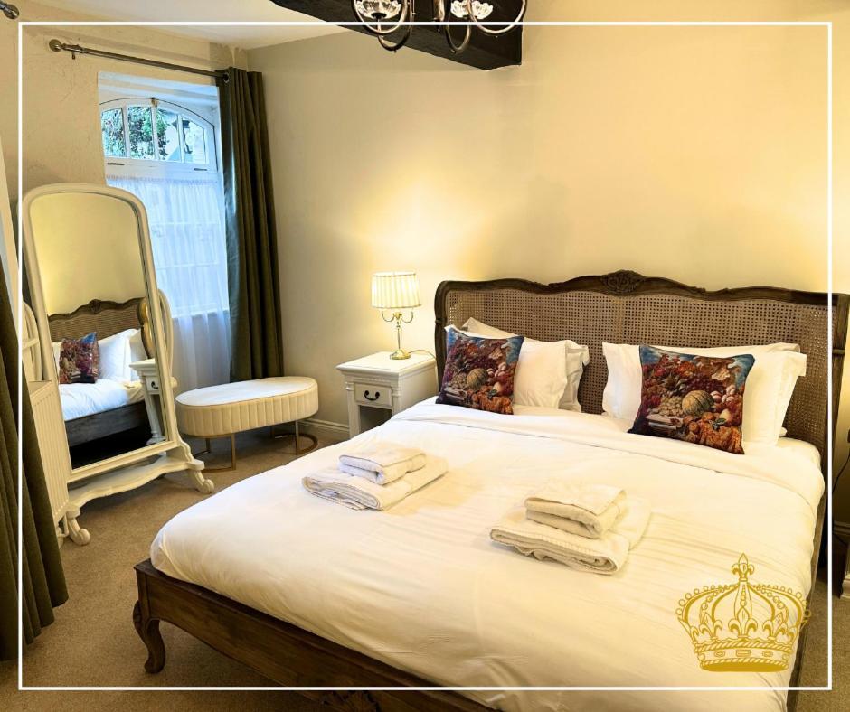 The Old Crown Coaching Inn 스윈던 외부 사진
