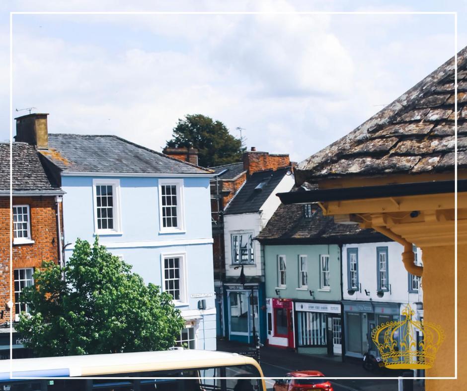 The Old Crown Coaching Inn 스윈던 외부 사진