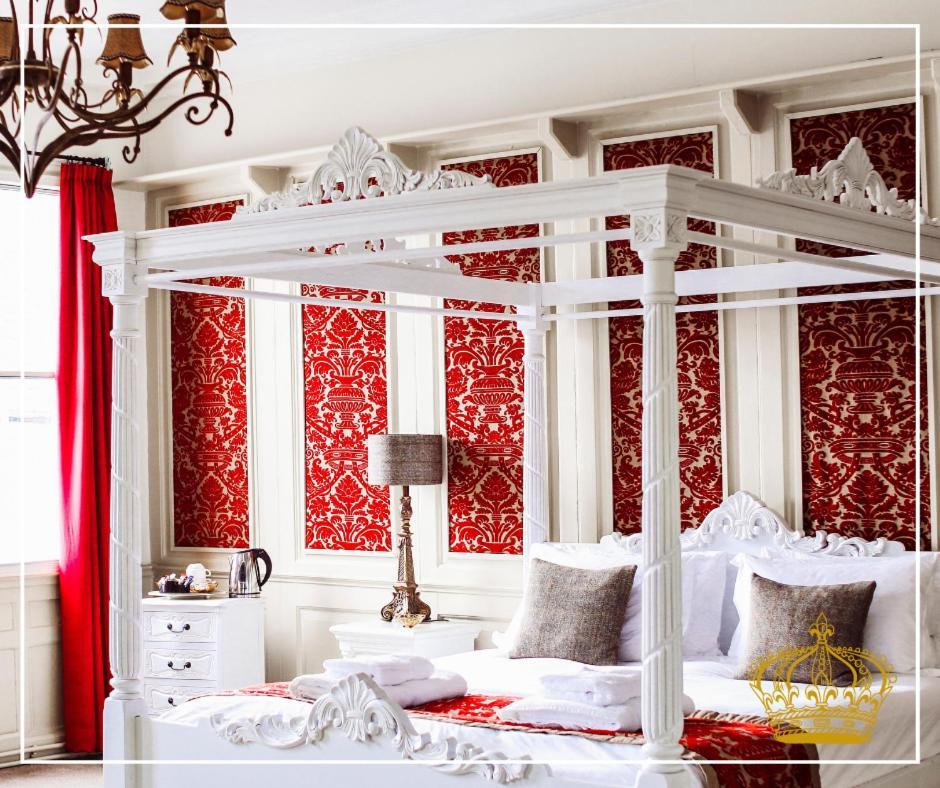The Old Crown Coaching Inn 스윈던 외부 사진