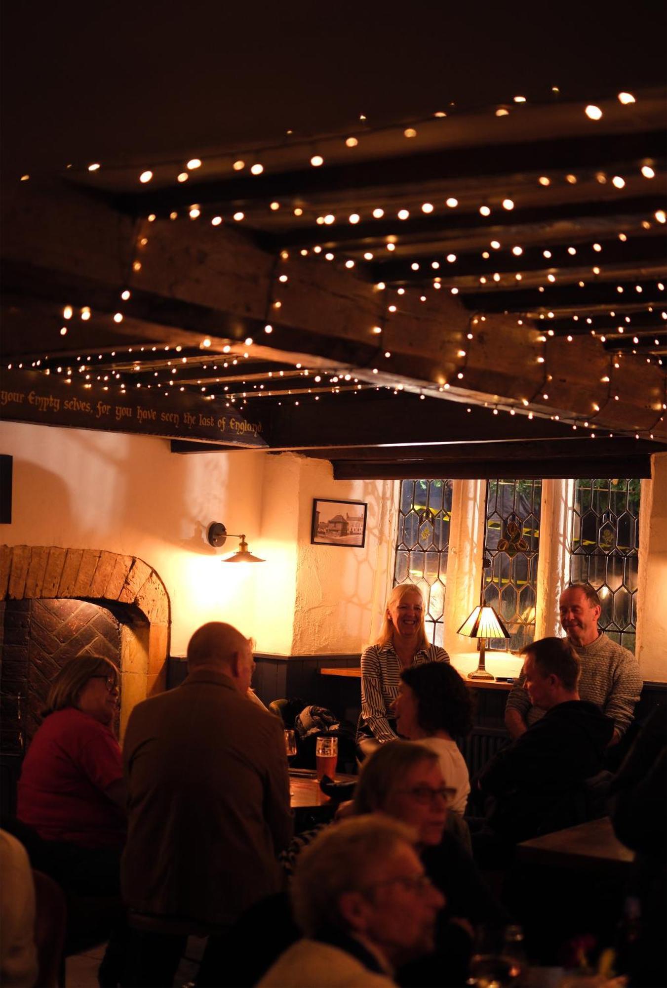 The Old Crown Coaching Inn 스윈던 외부 사진