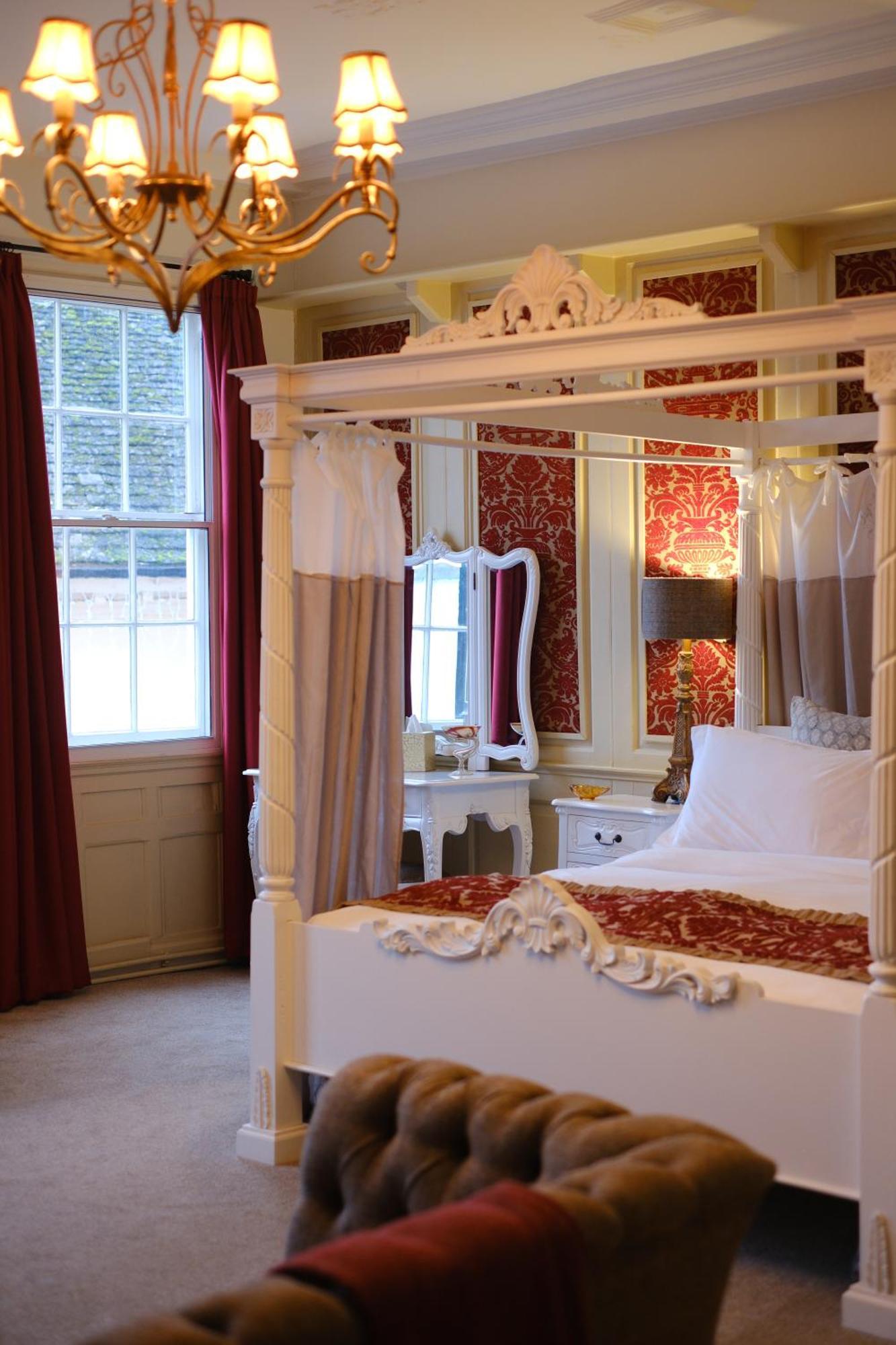 The Old Crown Coaching Inn 스윈던 외부 사진